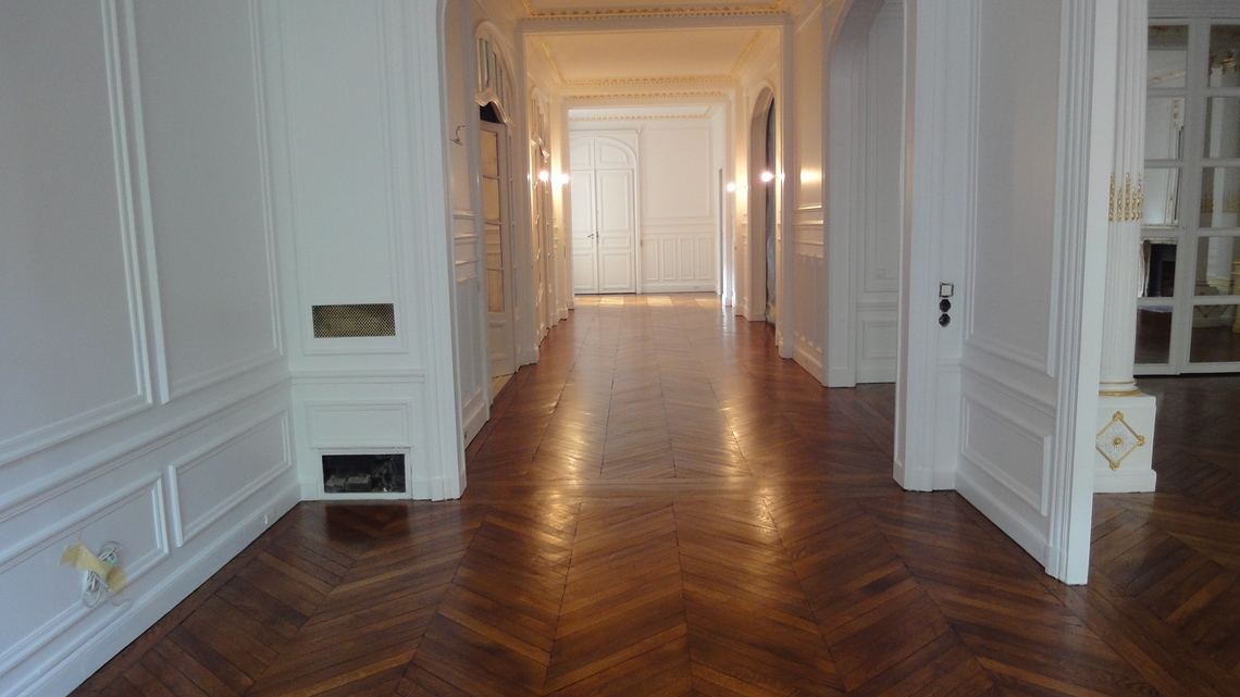 03_parquet_en_point_de_Hongrie_verni_solvent_satinee_Paris_75116.jpg